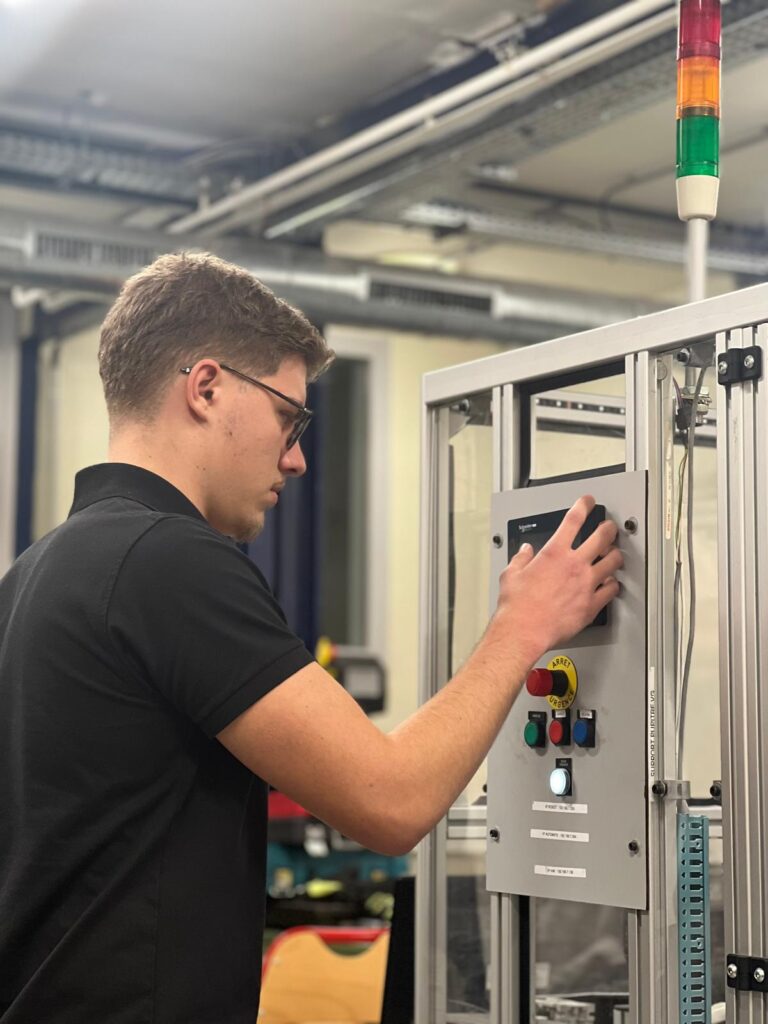 WhatsApp Image 2025-11-25 at 18.00.55 (1)